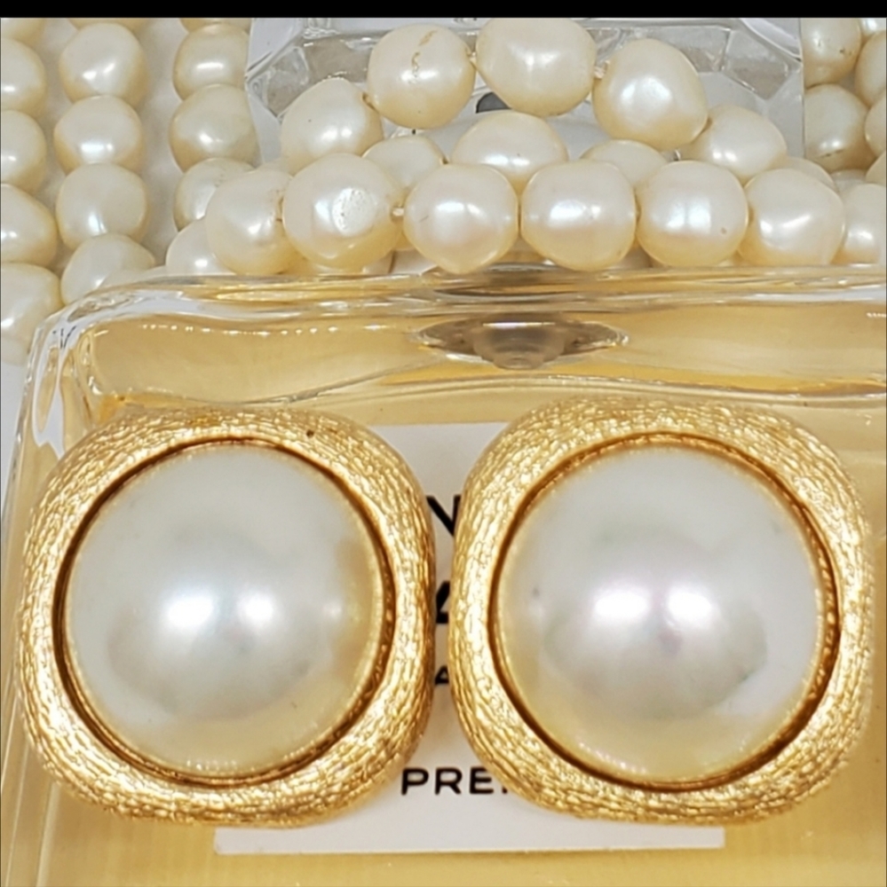 Vintage Christian Dior Cabachon Pearl Gold Plated Luxurious Earrings